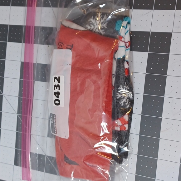 Christmas crew socks two pair new - Picture 6 of 6